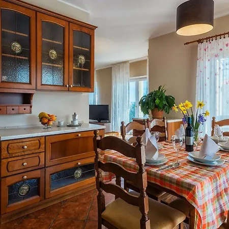 Majoran Διαμέρισμα