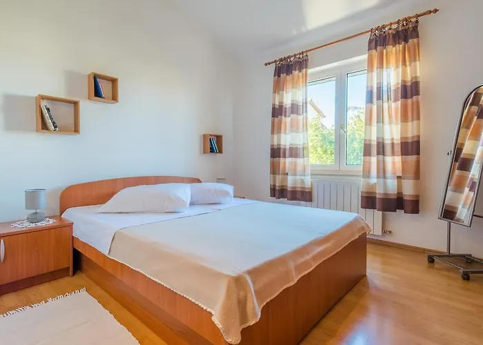 Majoran Διαμέρισμα *